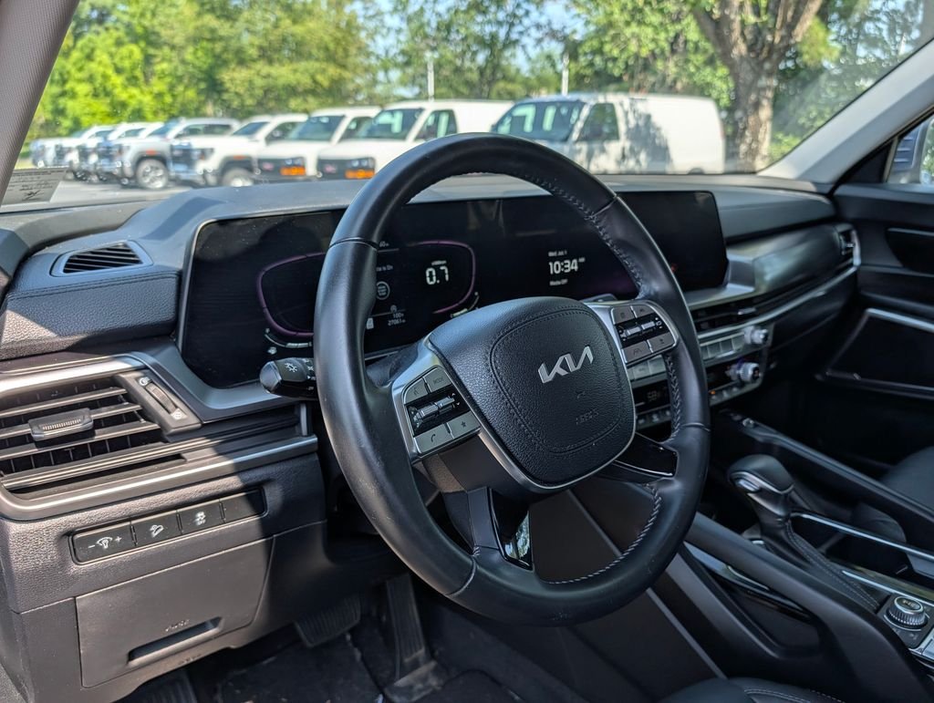 Used 2023 Black Kia S image 12