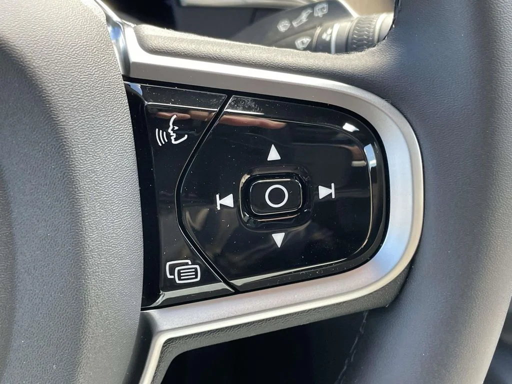 New 2026 Aurora Silver Volvo Plus image 12