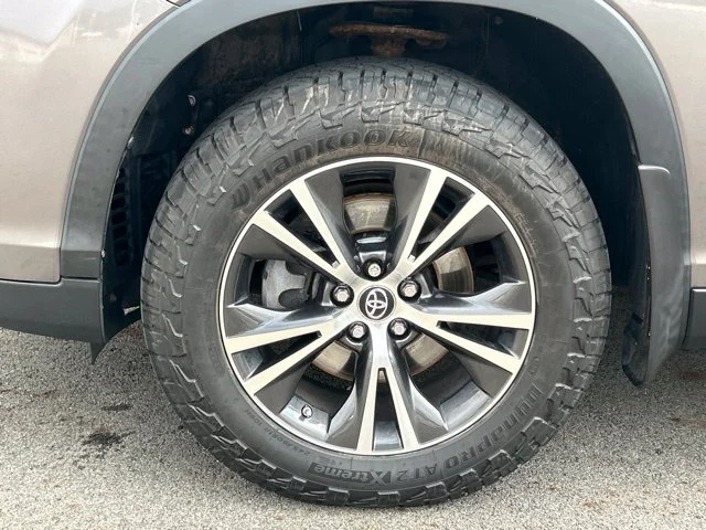 Used 2019 Gray Toyota LE image 16