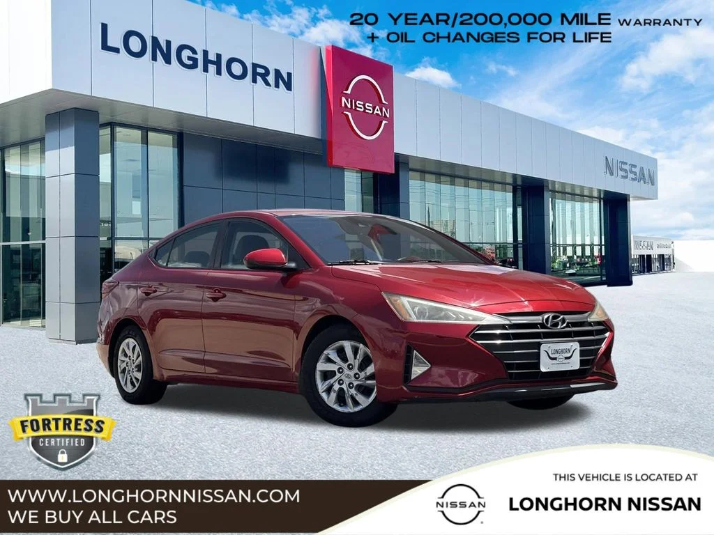 Used 2020 Red Hyundai SE image 1