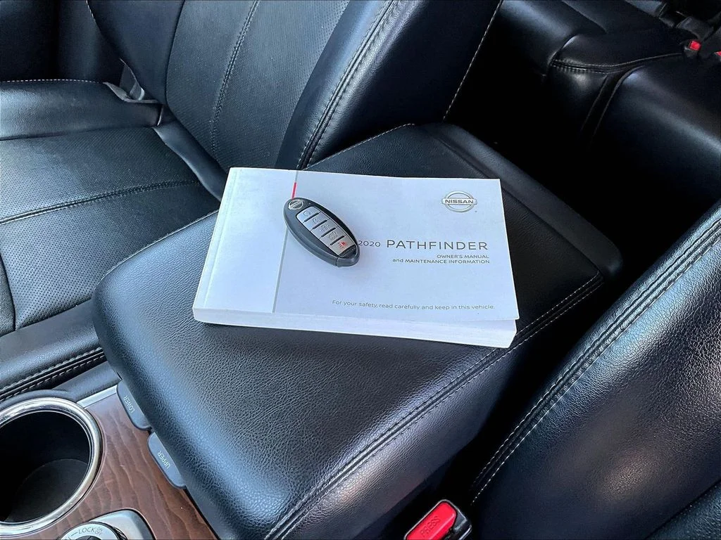 Used 2020 Black Nissan Platinum image 39