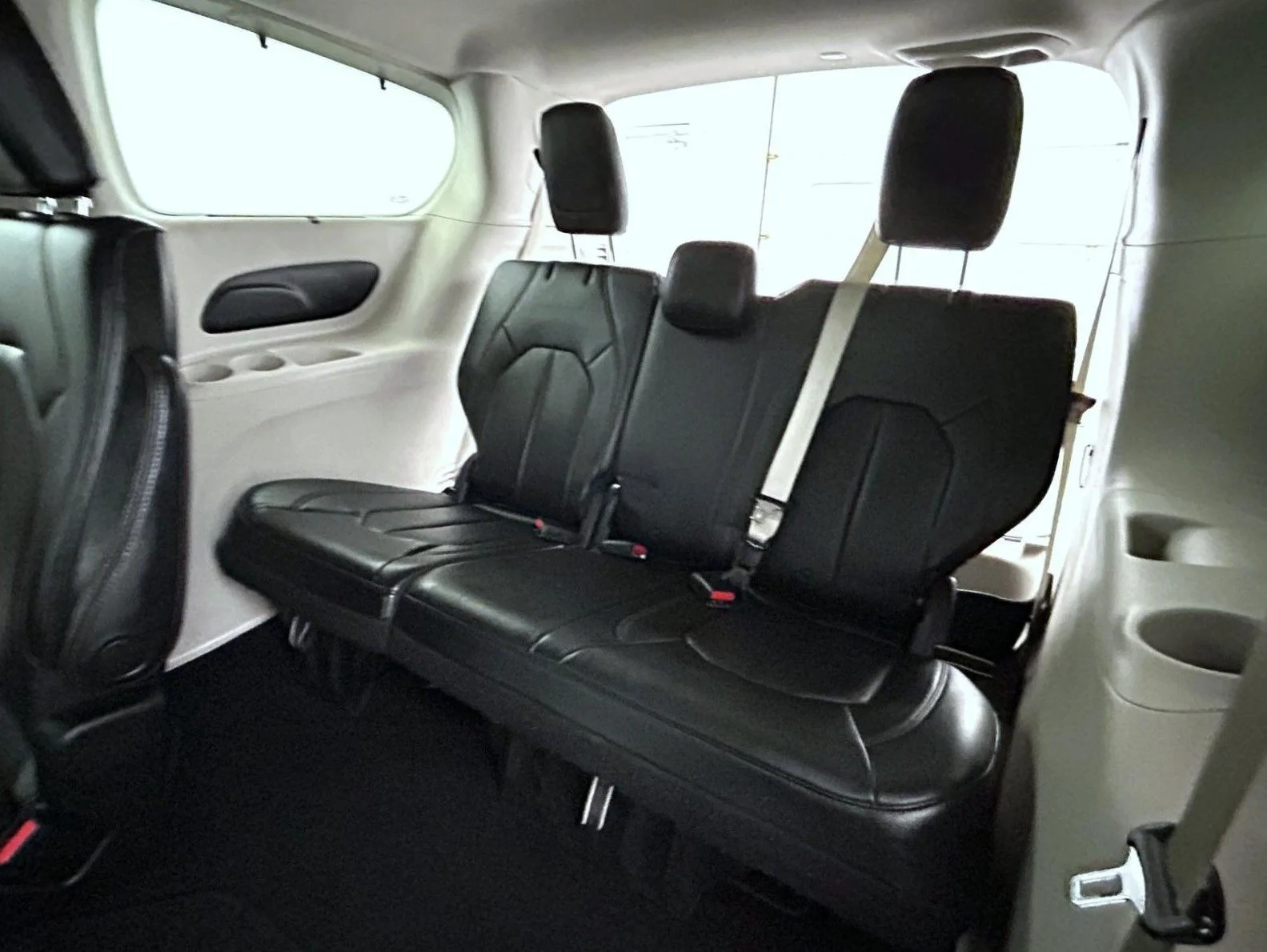 Used 2020 White Chrysler Touring L image 19