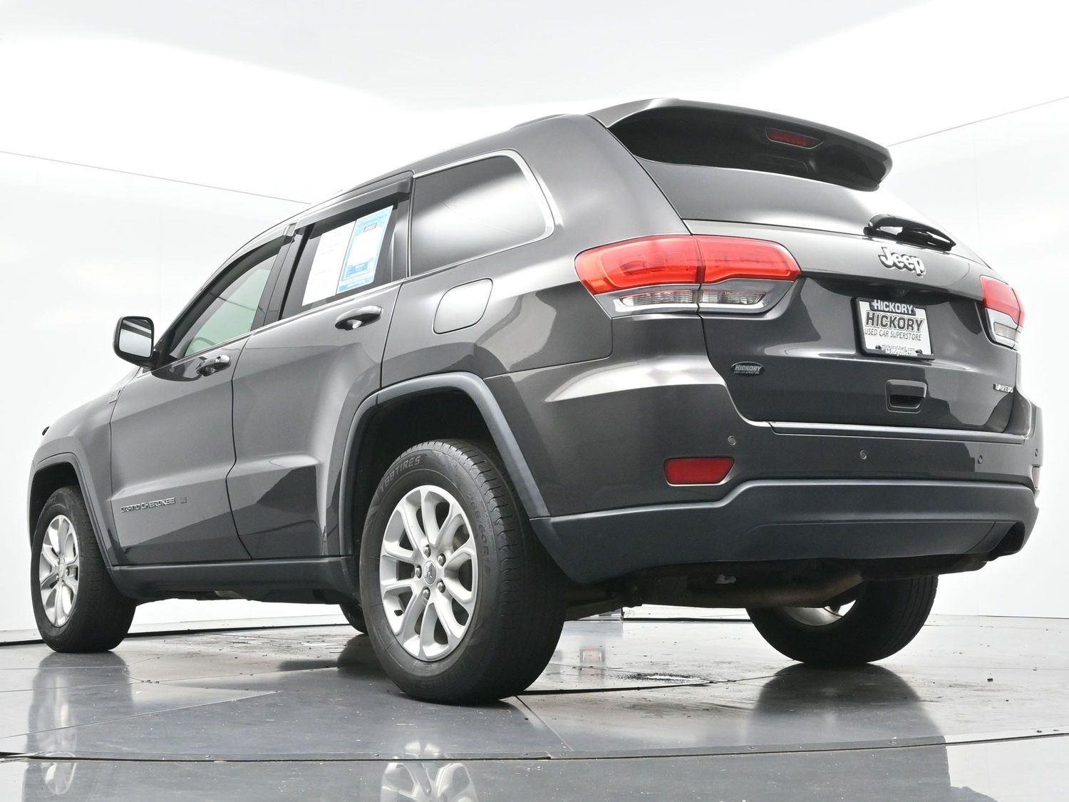 Used 2016 Granite Crystal Metallic Clearcoat Jeep Laredo image 45