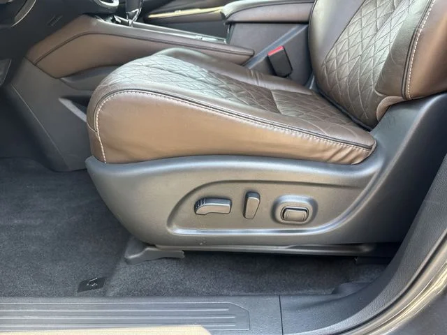 Used 2020 Gray Nissan Platinum image 29