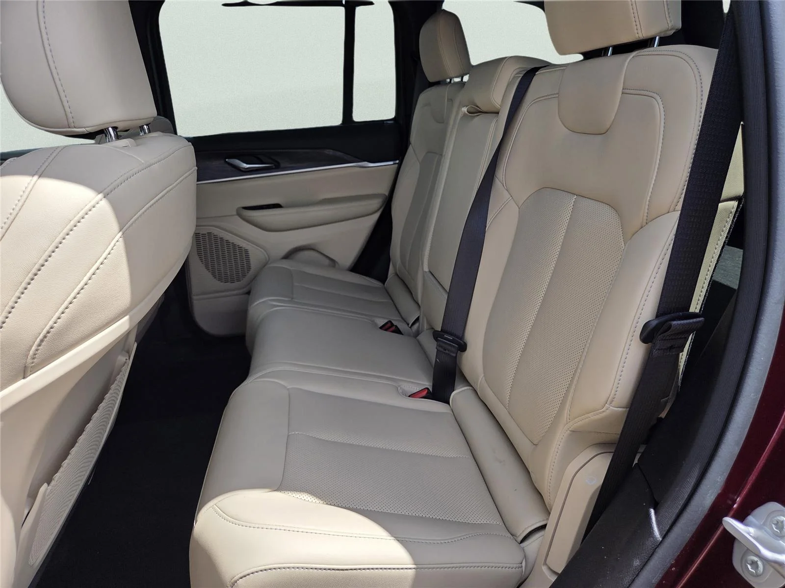 Used 2025 Velvet Red Pearlcoat Jeep Limited image 23