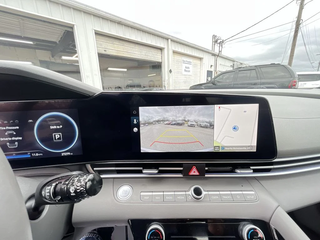 Used 2025 Silver Hyundai SEL Convenience image 17