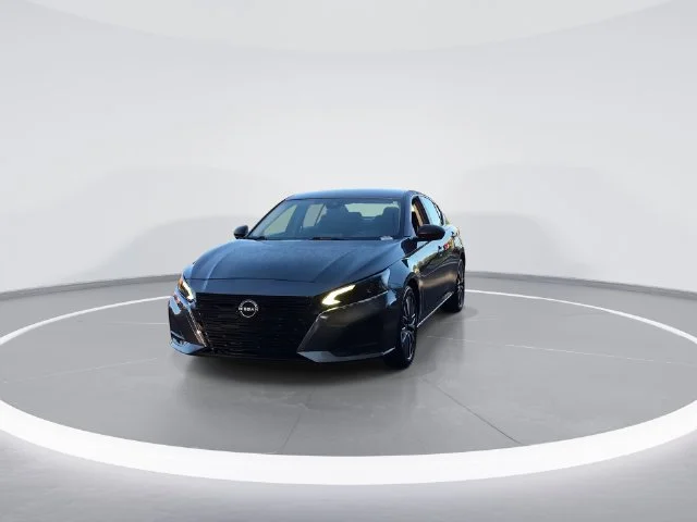 Used 2025 Gray Nissan 2.5 SV image 3