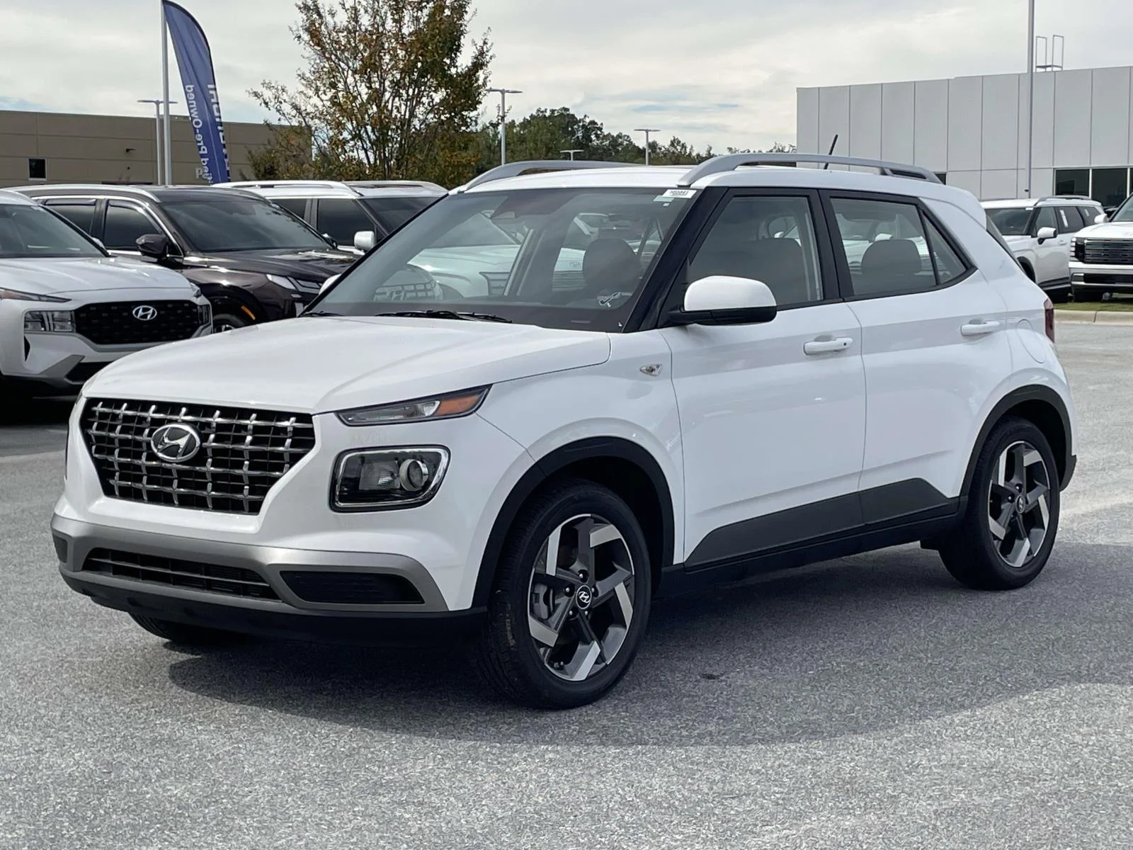Used 2026 Lunar White Hyundai SEL image 24