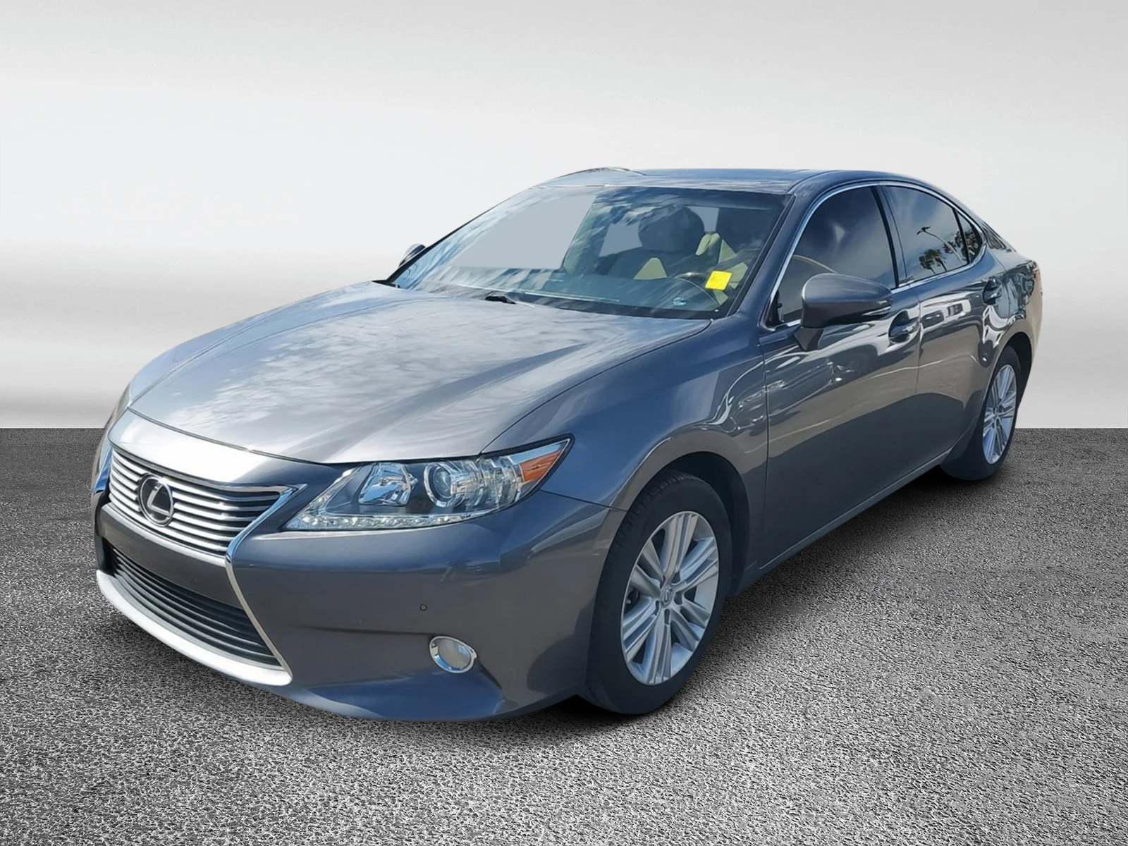 Used 2014  Lexus  image 3