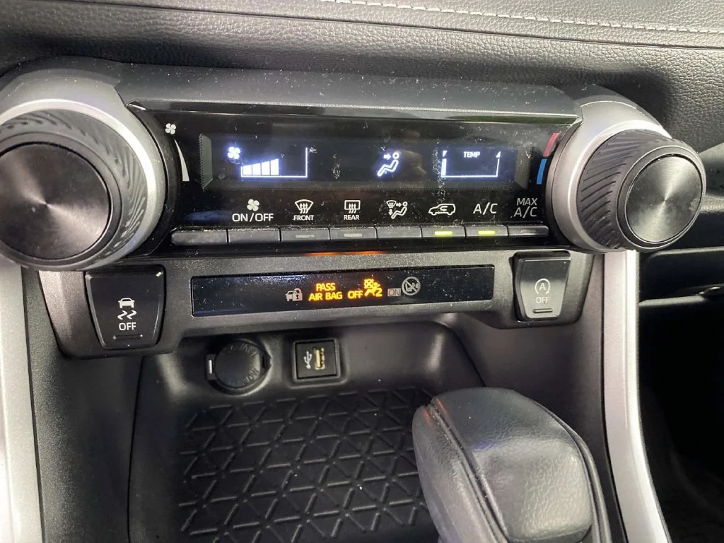 Used 2025 Silver Sky Metallic Toyota LE image 21