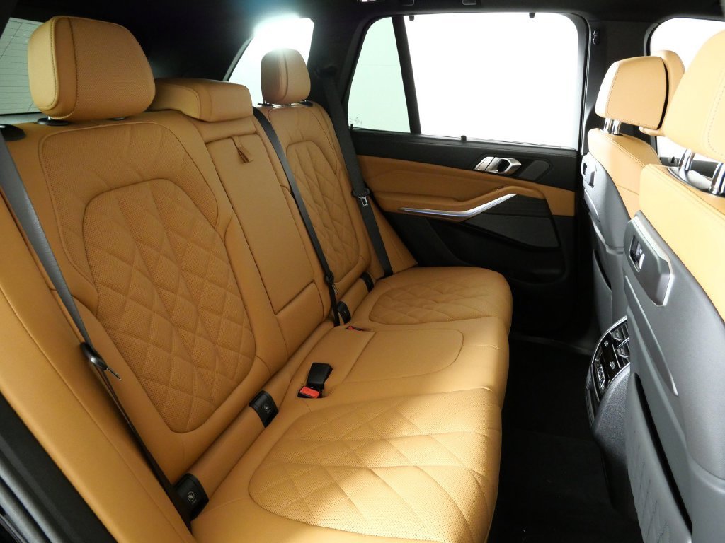 New 2026 Black Sapphire Metallic BMW xDrive50e image 27