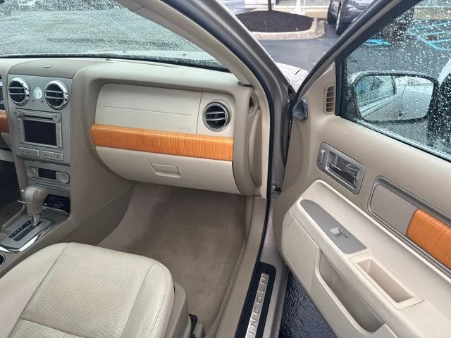 Used 2007 Dune Pearl Clearcoat Metallic Lincoln Base image 9