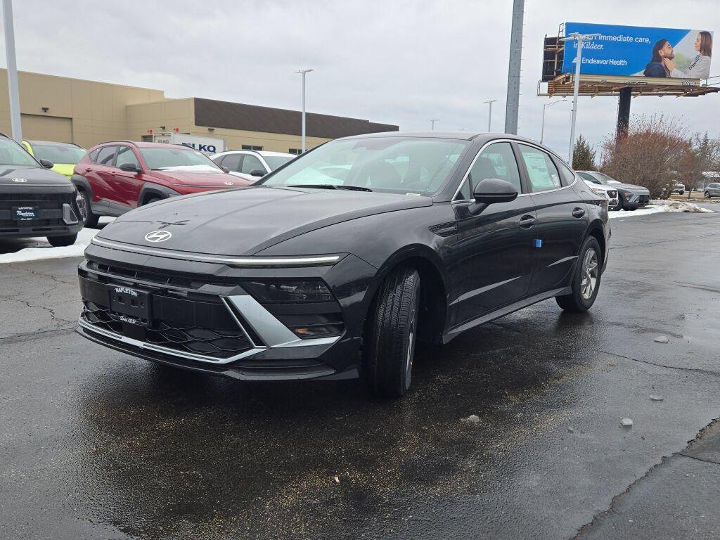 New 2026 Black Hyundai SE image 6