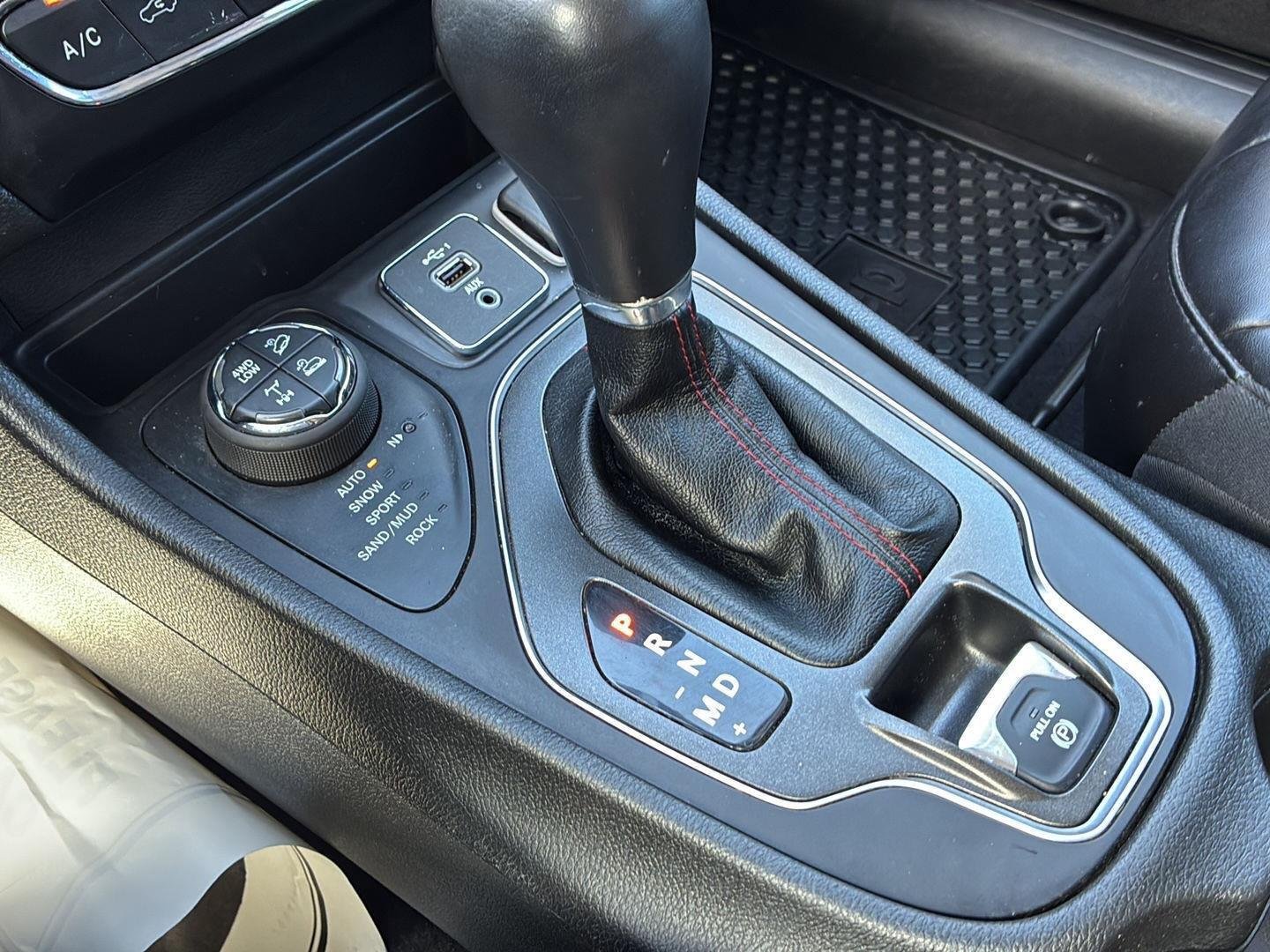 Used 2020 Diamond Black Crystal Pearlcoat Jeep Trailhawk image 32