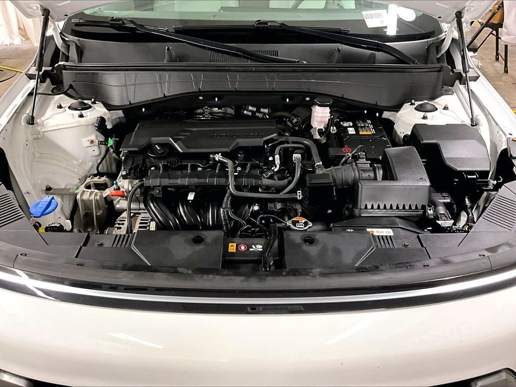 Used 2024 White Hyundai SEL image 29
