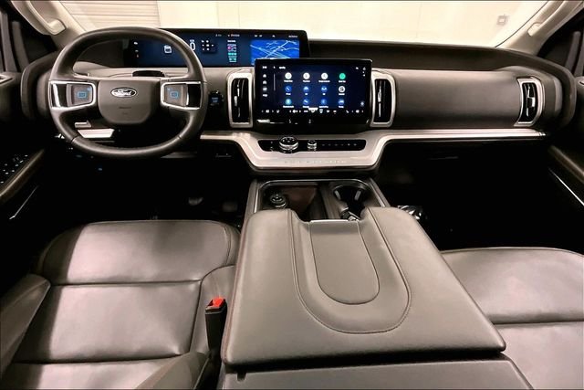 Used 2025 Oxford White Ford Active image 19