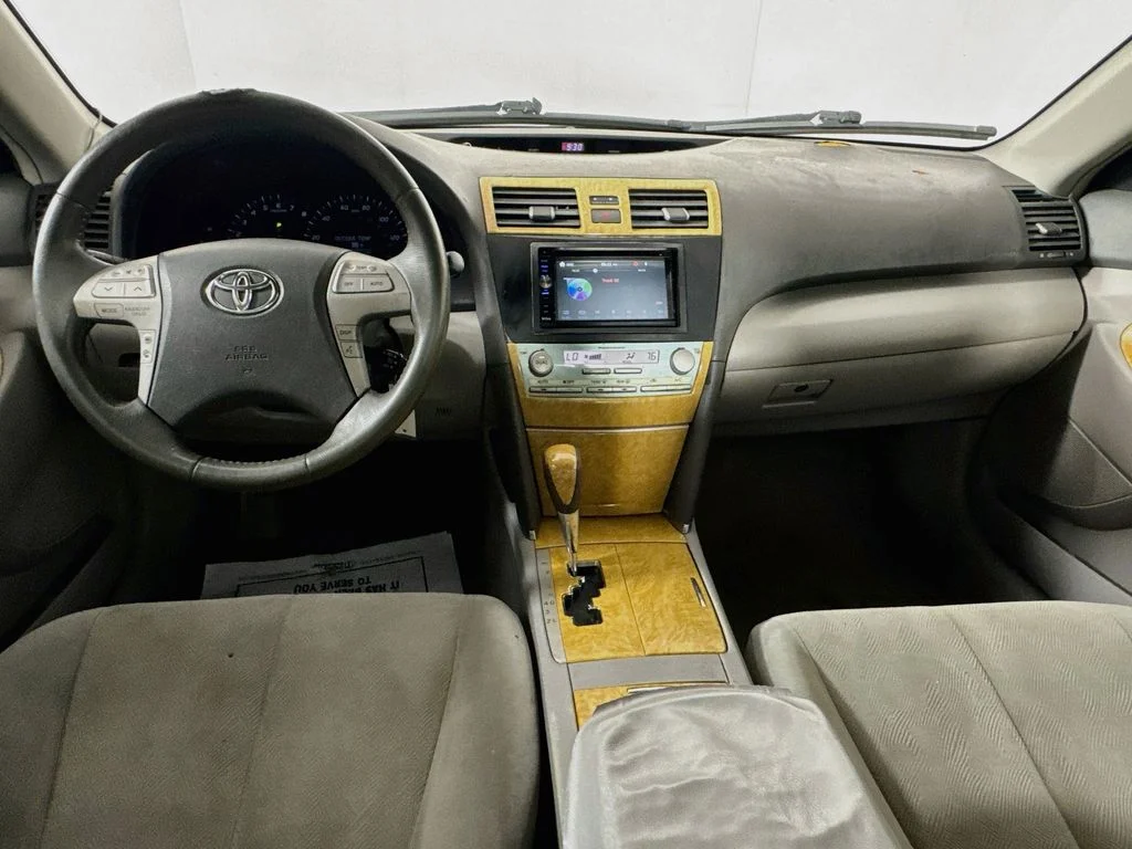 Used 2007 Silver Toyota XLE image 25