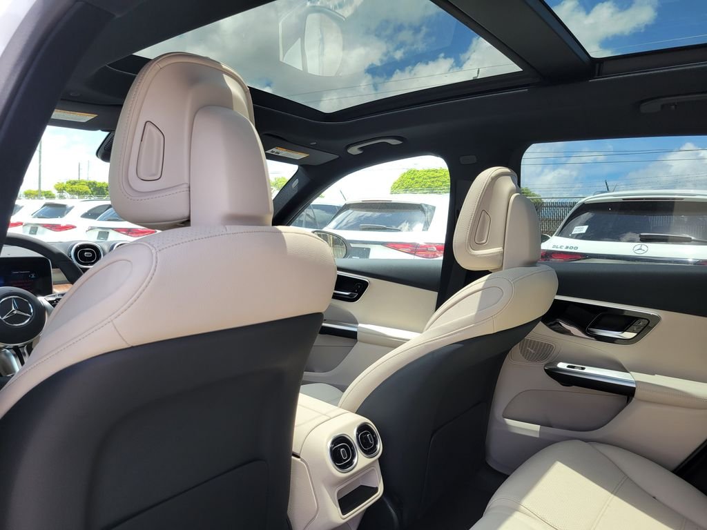 New 2026 Polar White Mercedes-Benz GLC 300 image 12