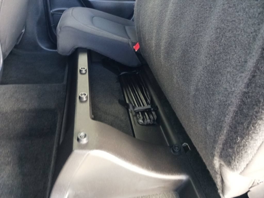 Used 2018 SILVER ICE METALLIC Chevrolet 4WD LT image 28
