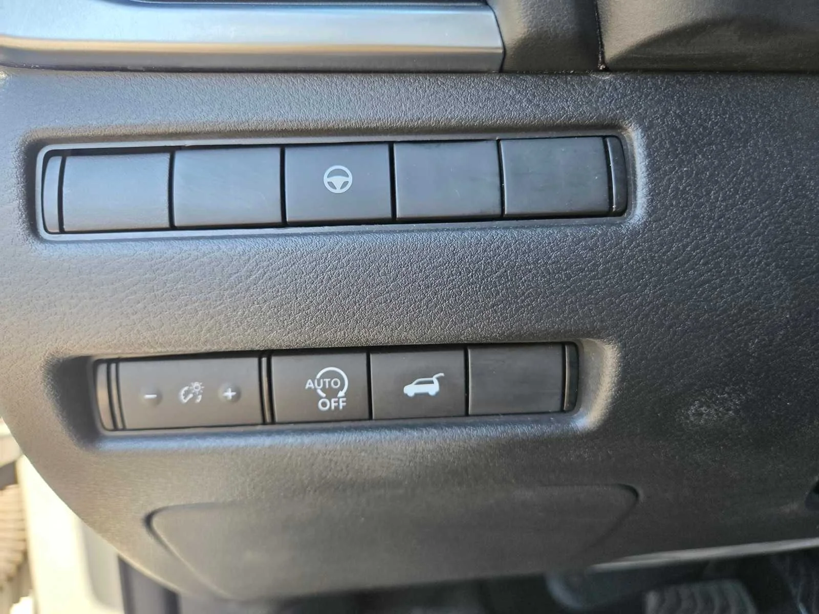 Used 2024  Nissan SV image 22