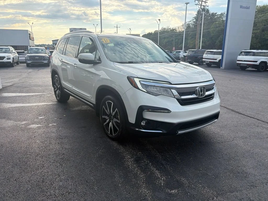 Used 2019 White Honda Touring 7-Passenger image 3