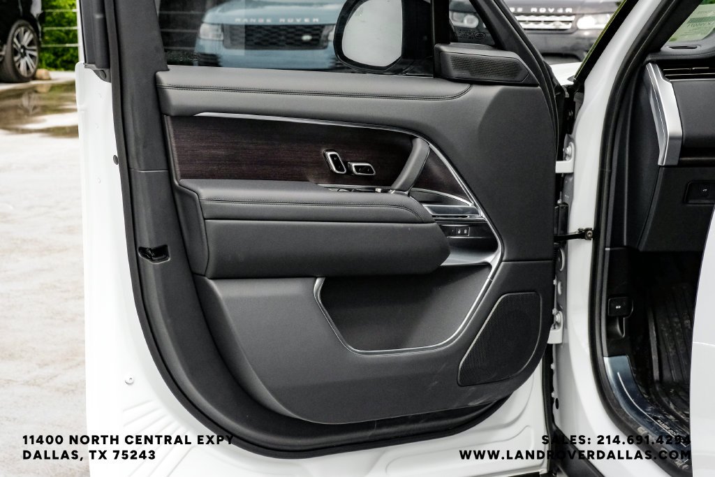 New 2027 Fuji White Land Rover SE image 41