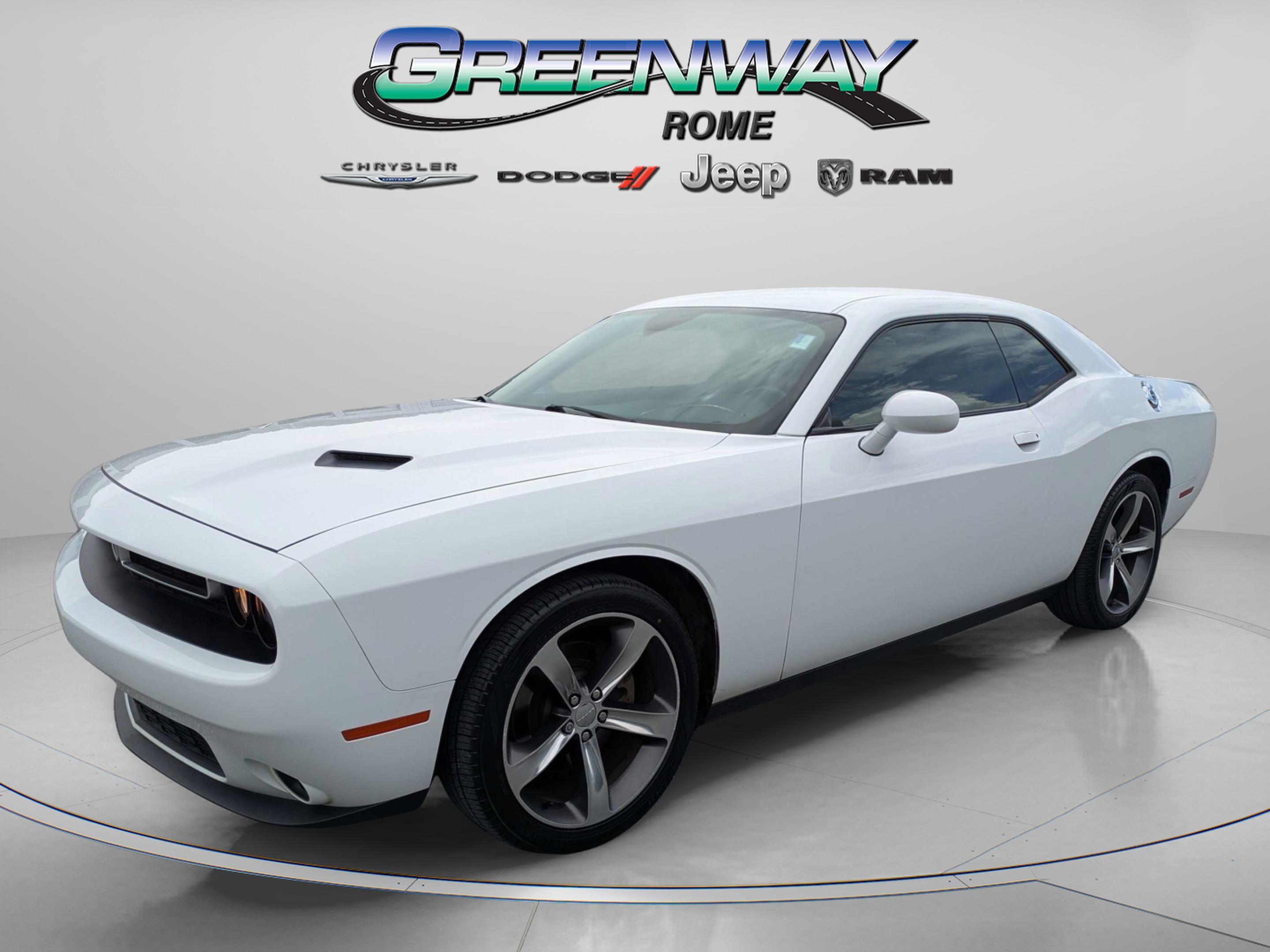 Used 2015 Bright White Clearcoat Dodge SXT image 4