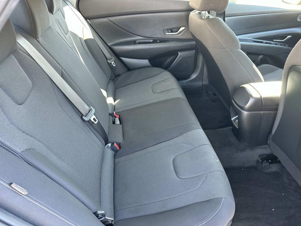 Used 2024  Hyundai SE image 15