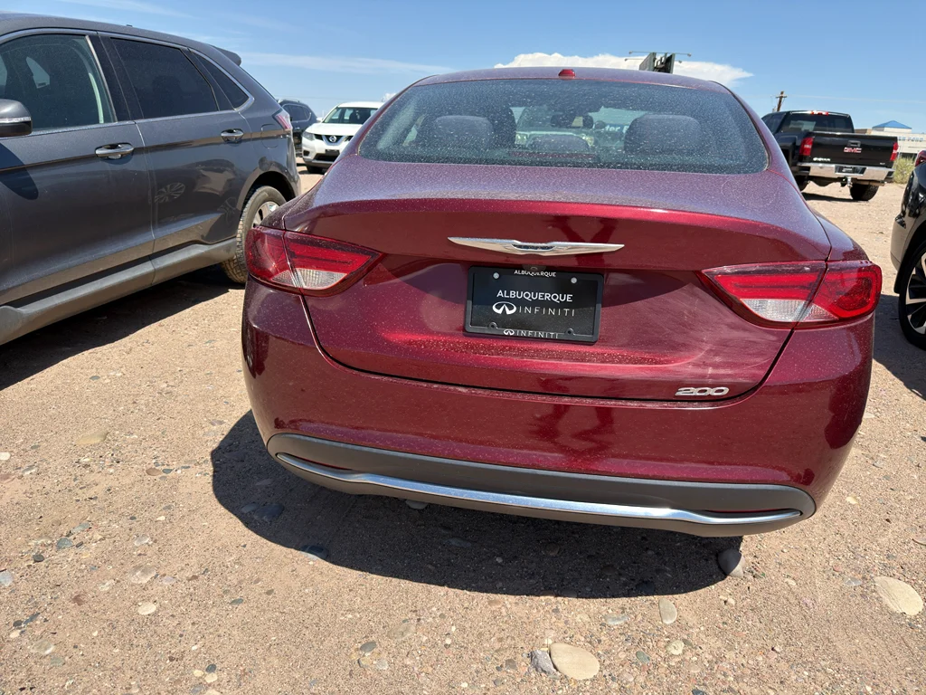 Used 2015 Velvet Red Pearlcoat Chrysler Limited image 4