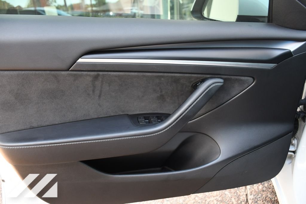 Used 2022  Tesla Base Electric image 33