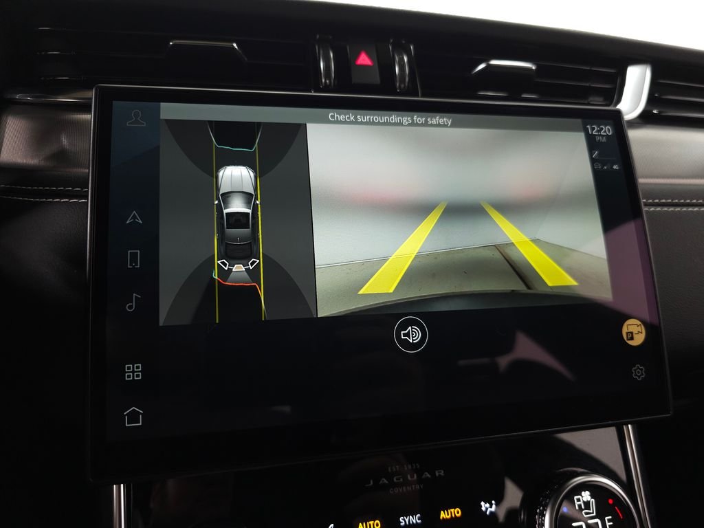 Used 2022  Jaguar R-Dynamic SE image 30
