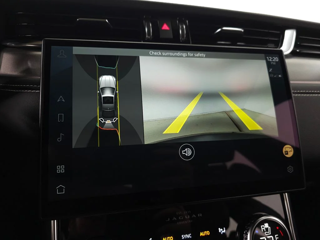 Used 2022  Jaguar R-Dynamic SE image 30