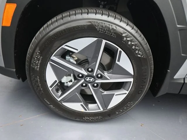 Used 2026 Silver Hyundai SEL Premium image 22