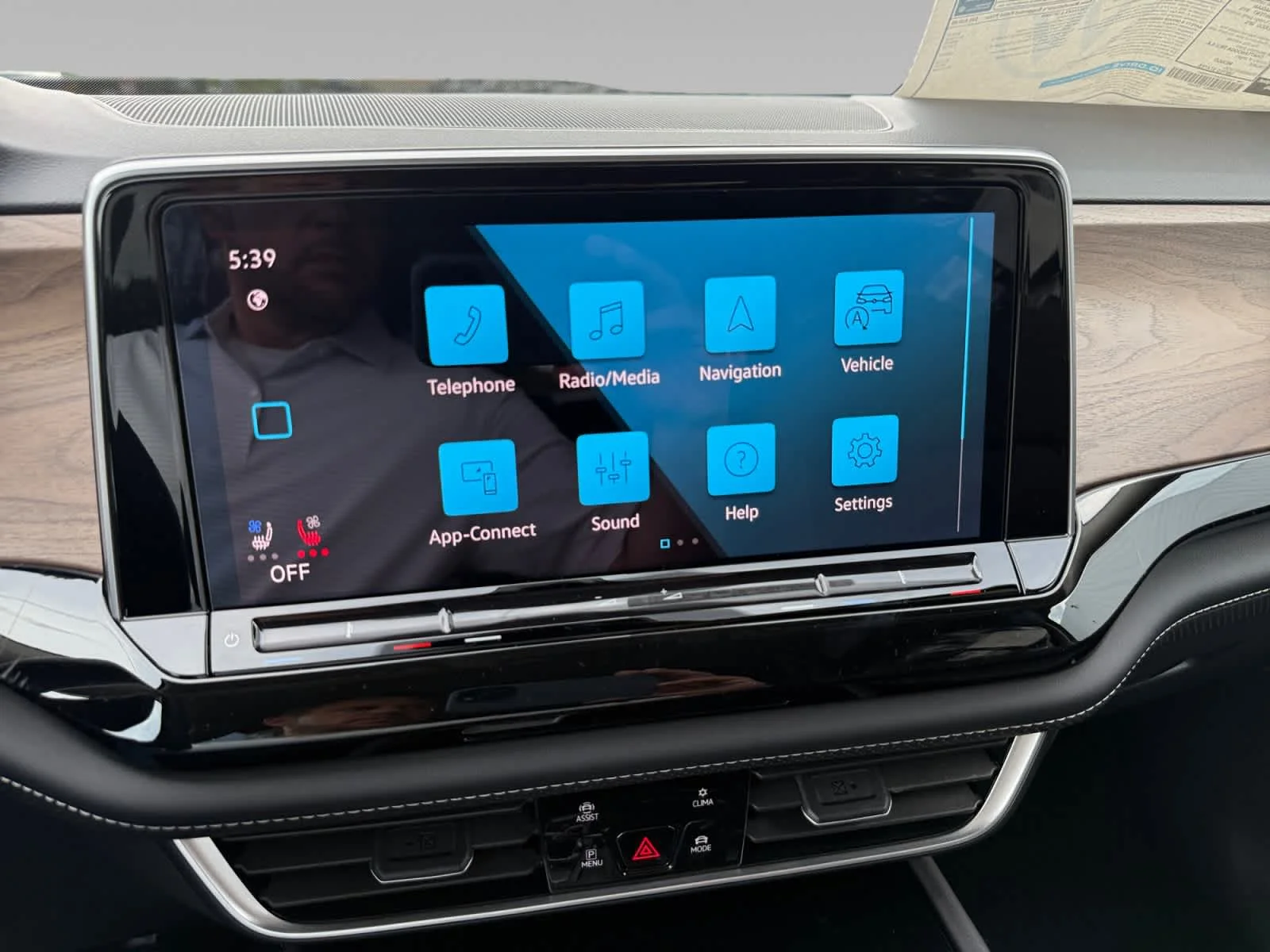 New 2026 Pure Gray Volkswagen 2.0T SE w/Technology image 15