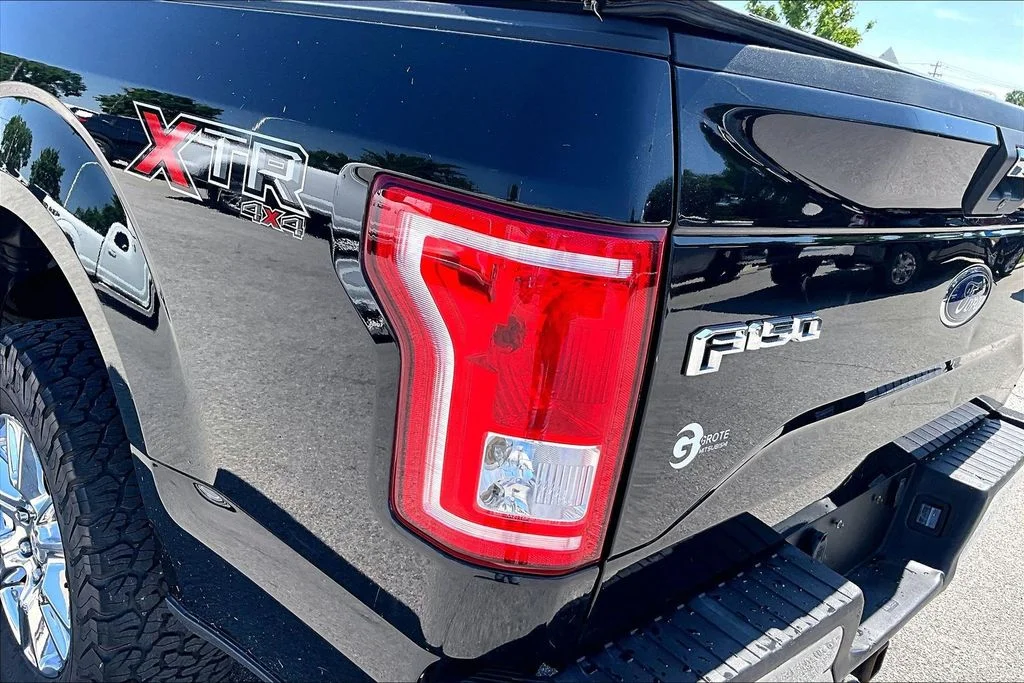 Used 2017 Black Ford XLT image 32