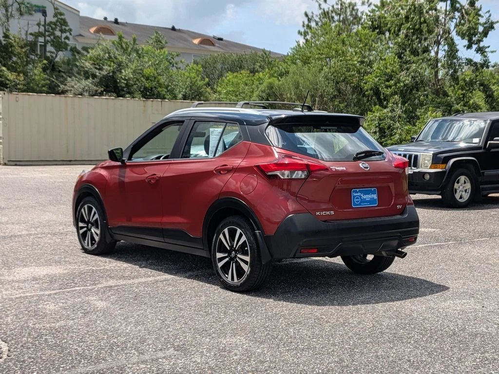 Used 2018 Red Nissan SV image 3
