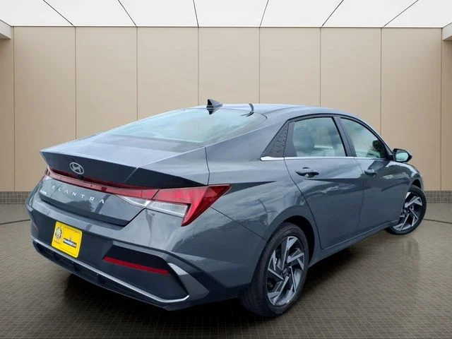 Used 2024 Gray Hyundai SEL image 8