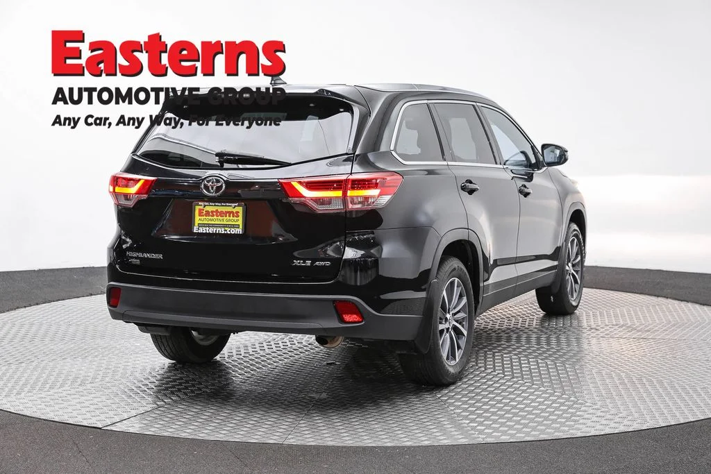 Used 2019 Black Toyota XLE image 5