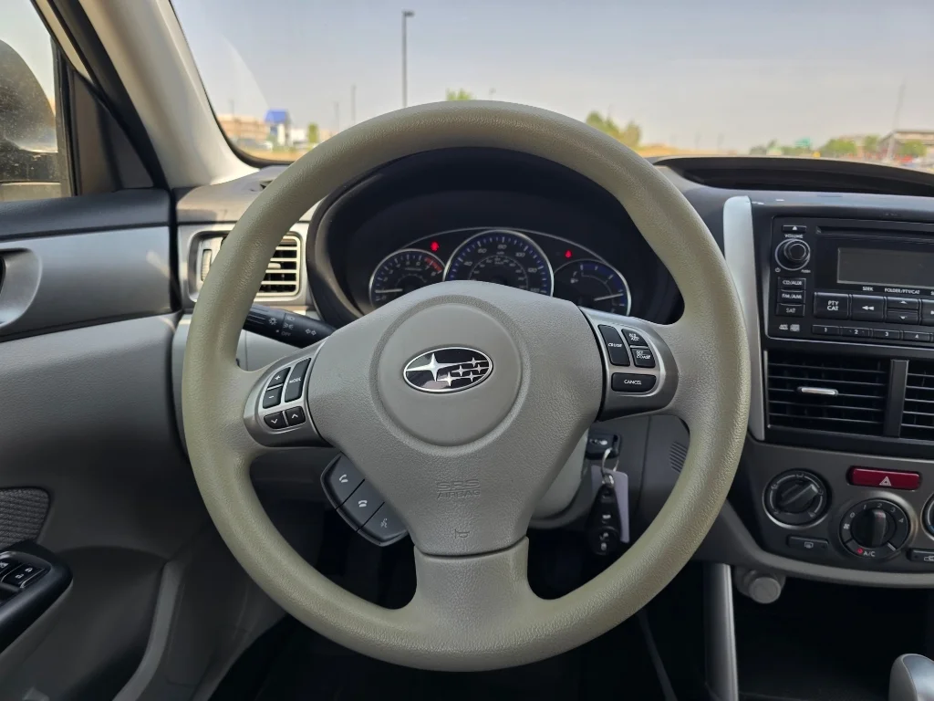 Used 2013 Satin White Pearl Subaru 2.5X image 29
