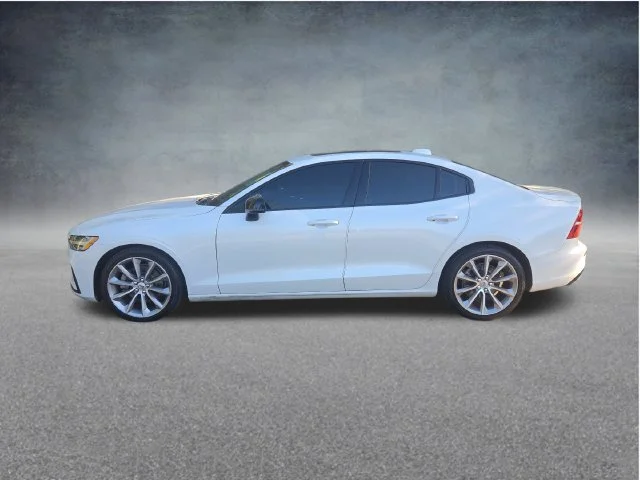 Used 2021 White Volvo T5 Momentum image 9