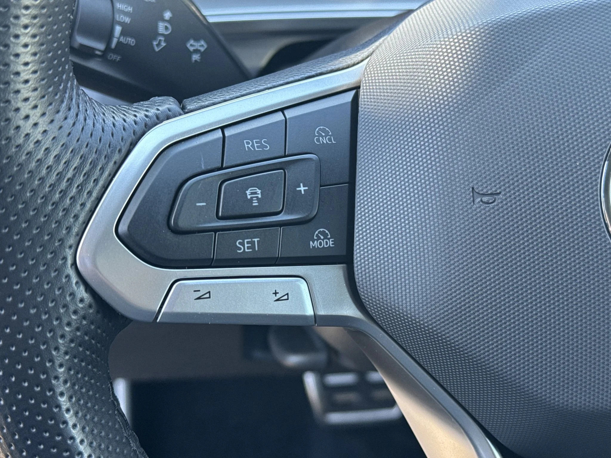 Used 2026 Platinum Gray Metallic Volkswagen SE R-Line Black image 17