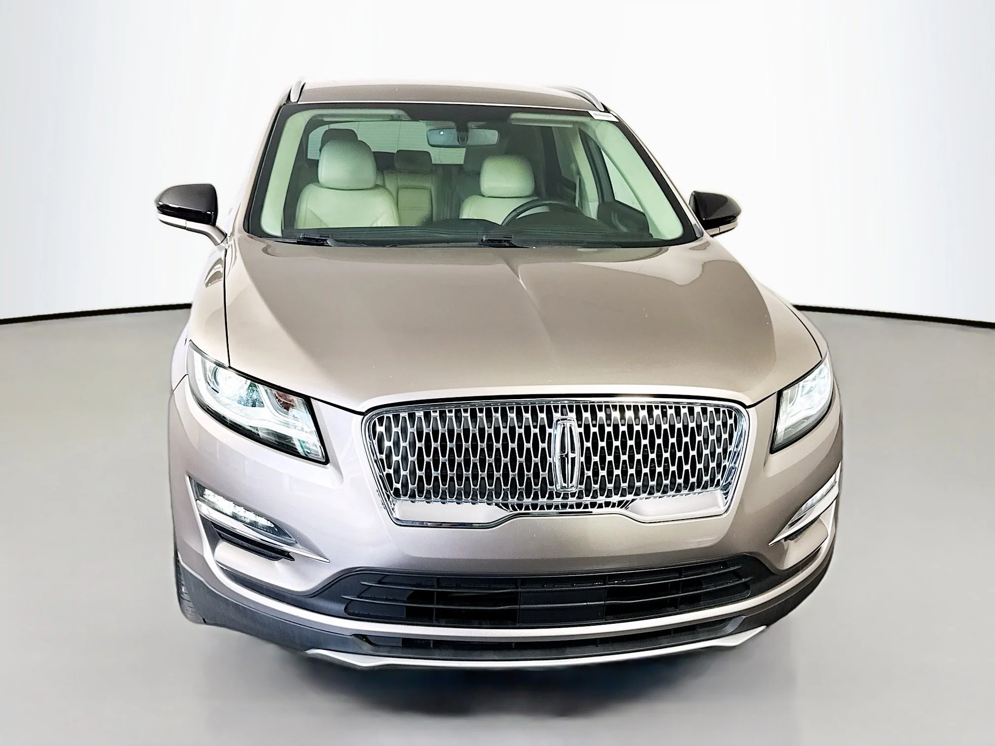 Used 2019 Iced Mocha Metallic Lincoln Standard image 2