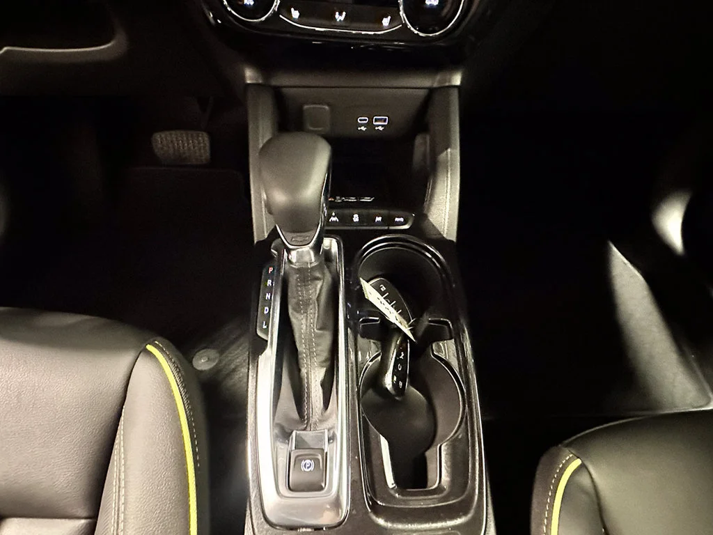 Used 2024 Summit White Chevrolet ACTIV image 33