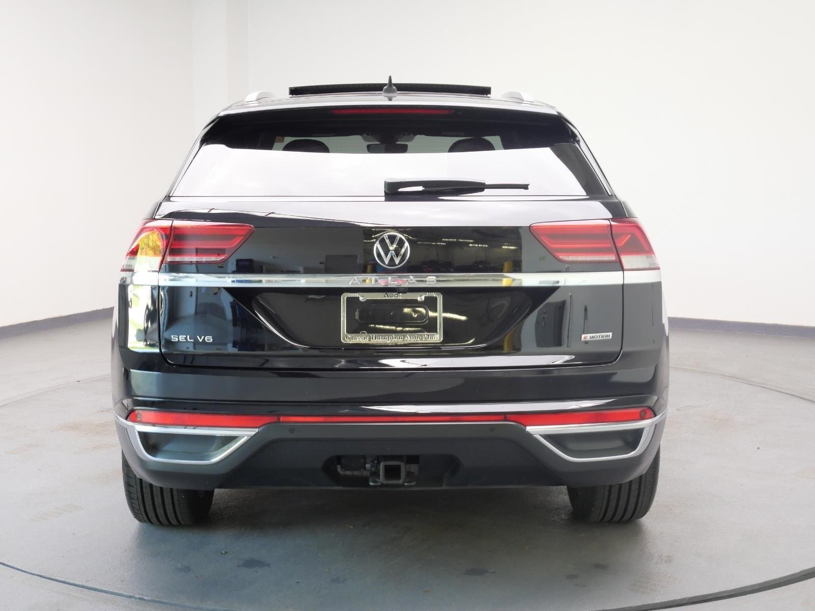 Used 2020 Deep Black Pearl Volkswagen 3.6L V6 SEL Premium image 13