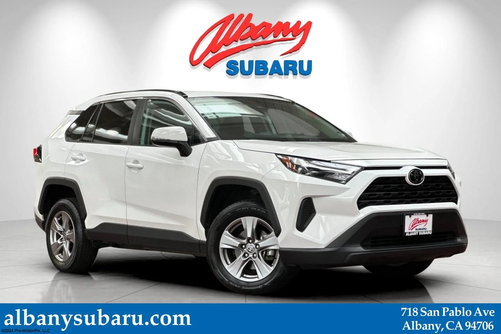 Used 2025 White Toyota XLE image 1