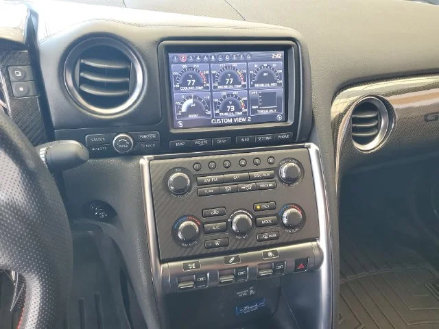 Used 2014 White Nissan Track Edition image 14