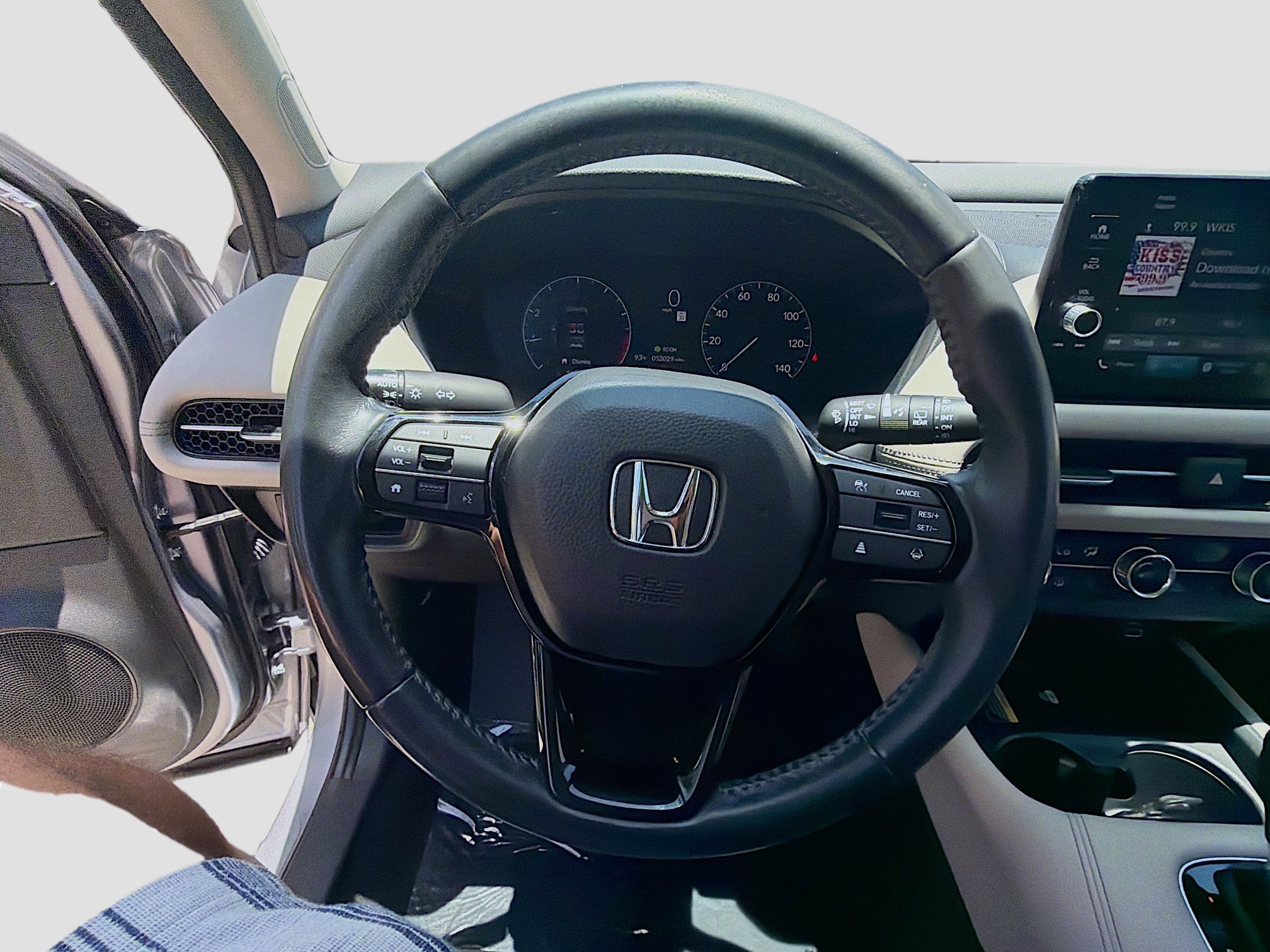 Used 2024 Lunar Silver Metallic Honda EX-L image 10