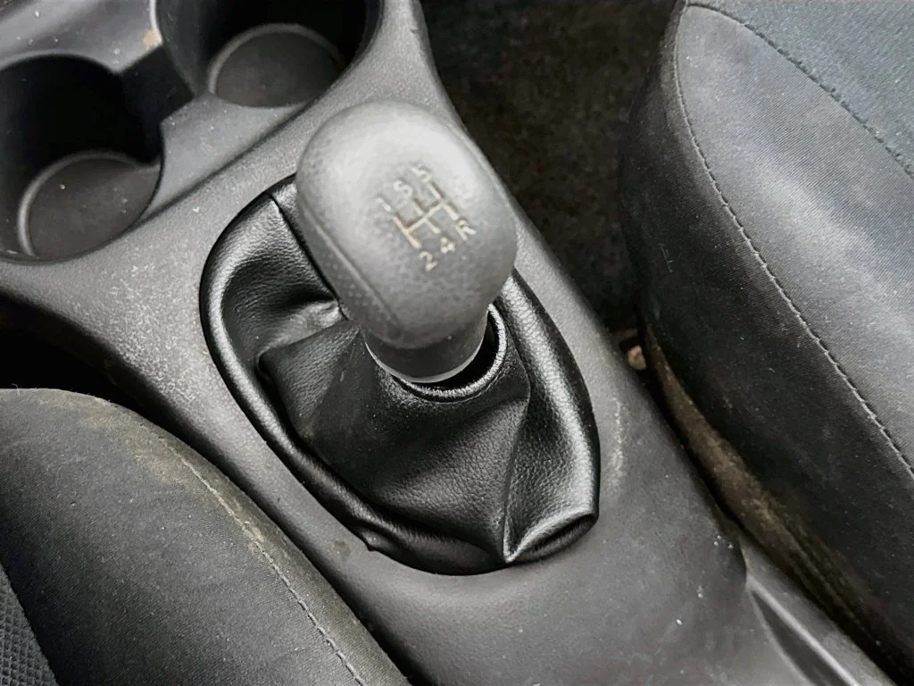 Used 2014 Gray Nissan S image 18