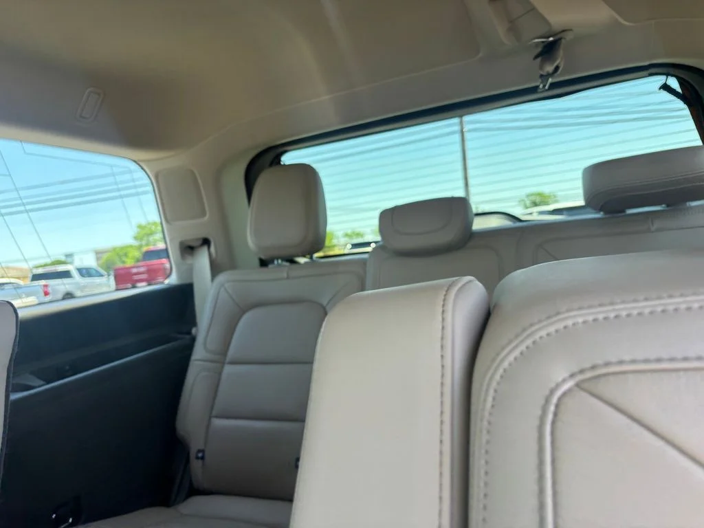 Used 2023 Black Lincoln Reserve image 30