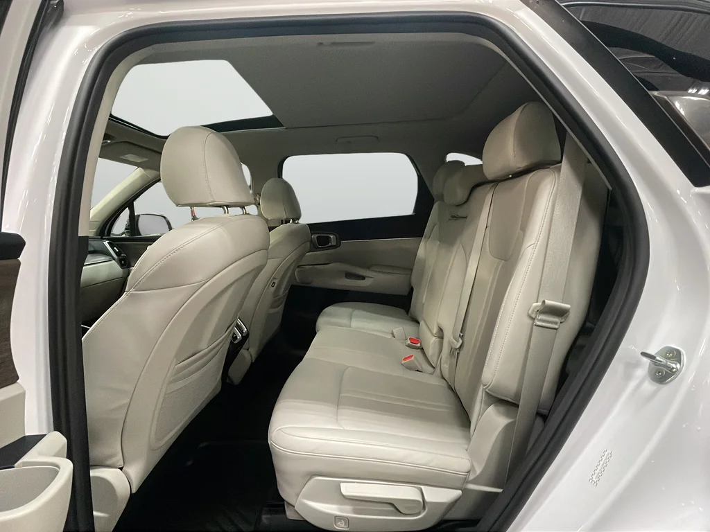Used 2022 White Kia S X-LINE image 27